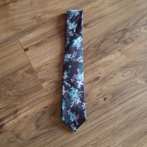Express floral skinny tie.